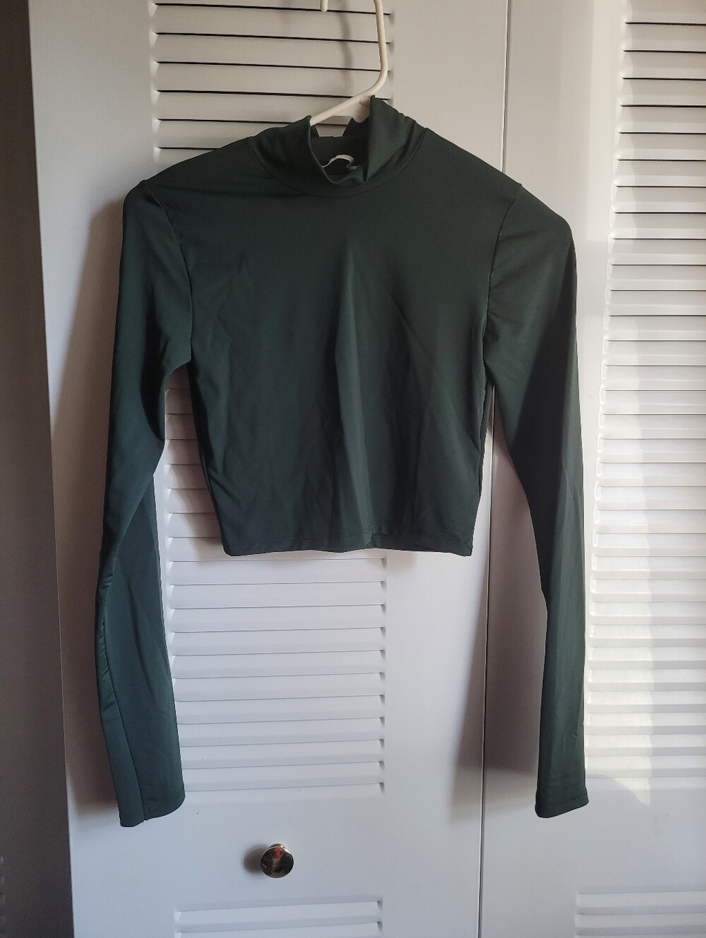 Zara Women's Dark Green Long-Sleeve Crop Top Size M. NWT
